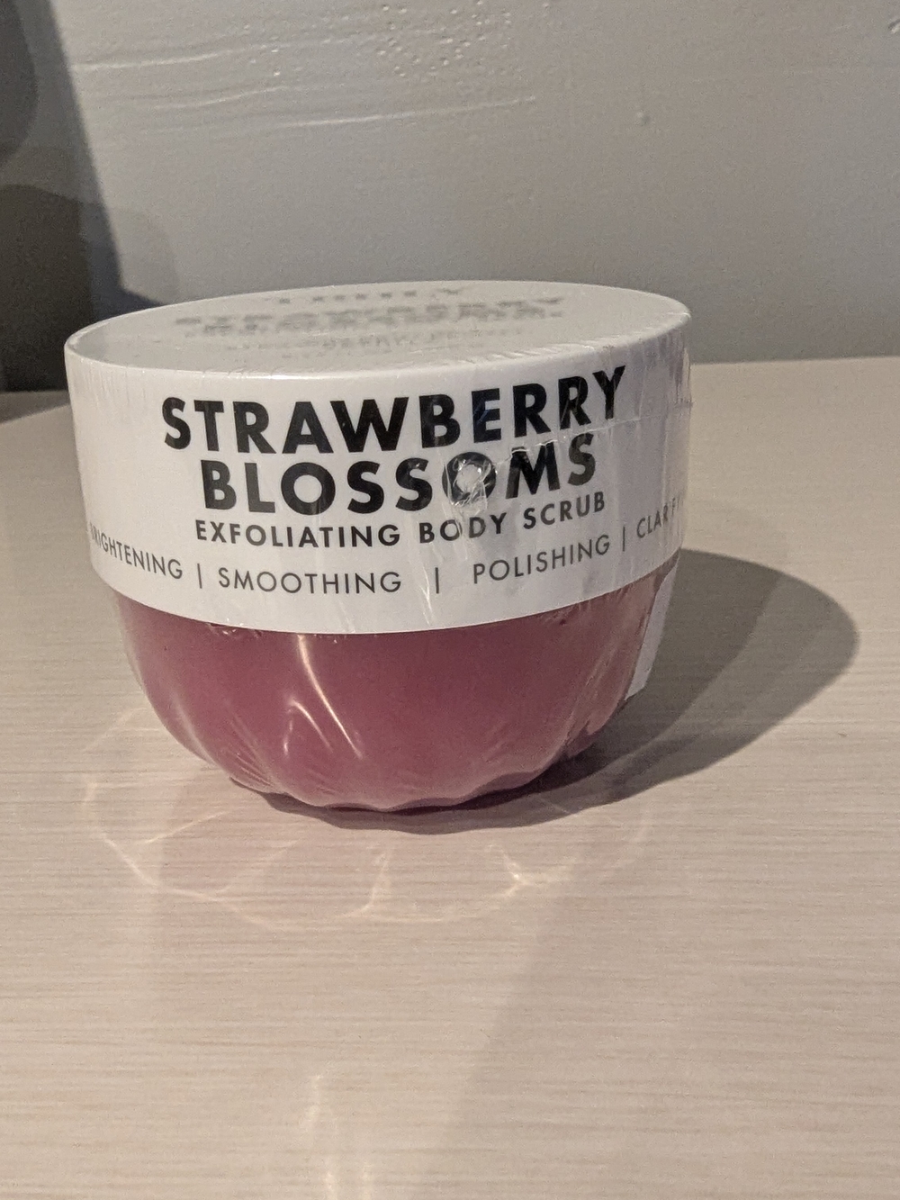 TRULY Strawberry Blossoms Exfoliating Body Scrub - Pink